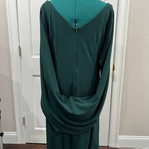 Betsy & Adam - PLUS "JORDAN" SHORT SCUBA CREPE DRAPE BACK DRESS - 20W - Picture 5 of 7